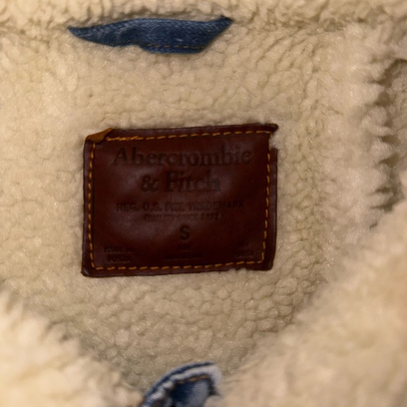 Abercrombie and Fitch Sherpa lined Jean jacket - Picture 4 of 4